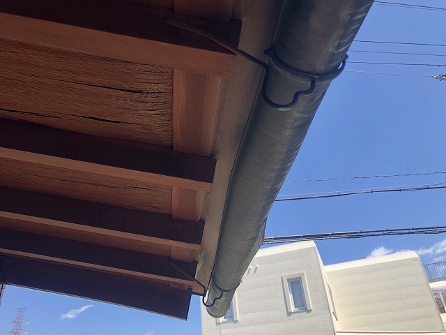 歪んだ雨どい
